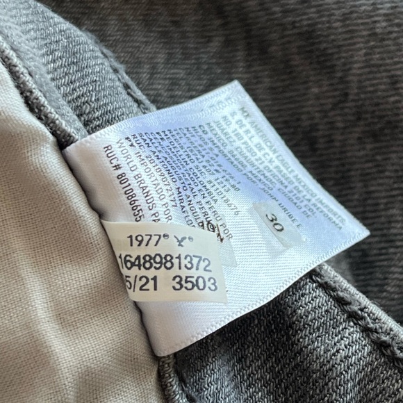 American Eagle Ripped Mom Jean in Smoked Gray 6 - Picture 16 of 16